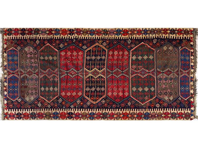 TAPIS KILIM en laine à décor polychrome de...
