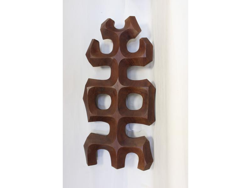 FIGURE DE TOTEM en bois exotique sculpté...