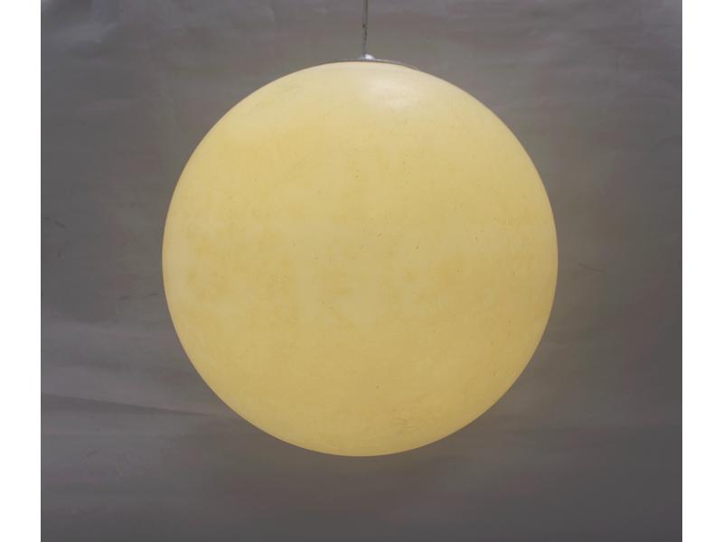 LAMPE GLOBE moderne en plastique blanc.