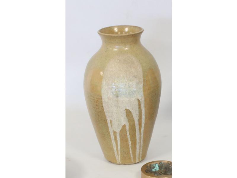 VASE de forme balustre en grès émaillé à...