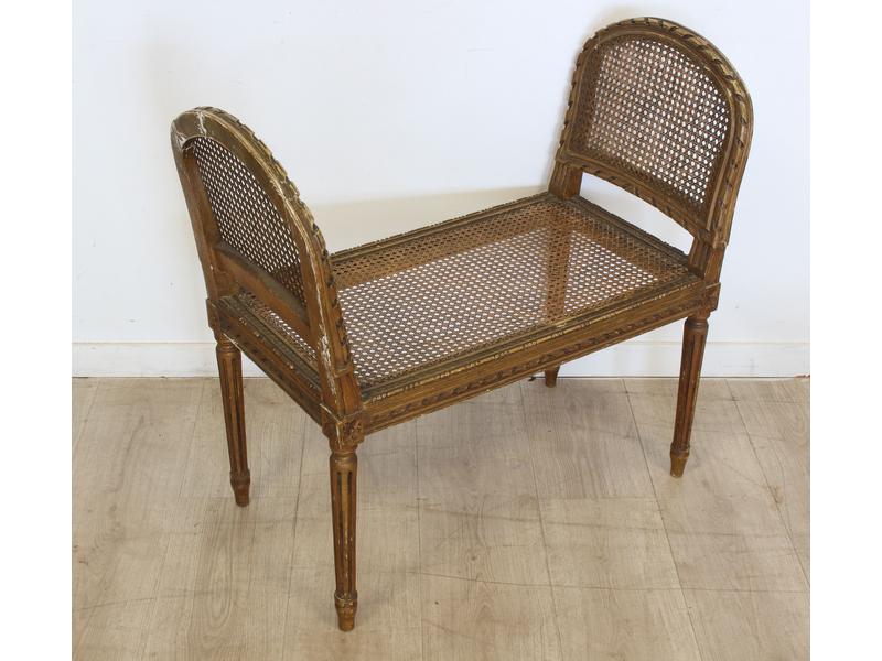 PETITE BANQUETTE en bois doré mouluré et...