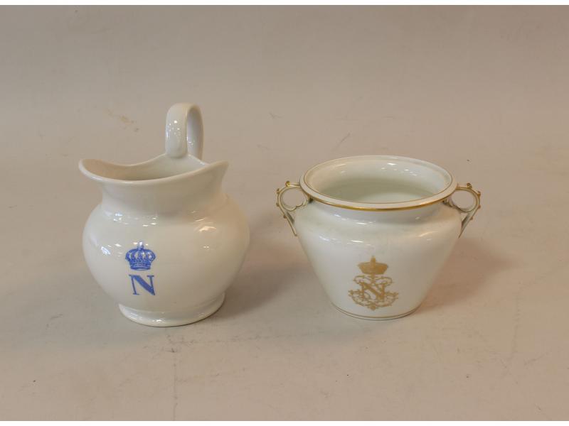 SUCRIER en porcelaine blanche et  or du service...
