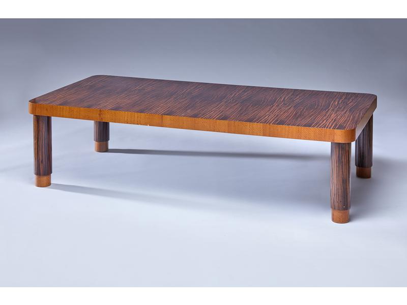 TABLE BASSE carrée à angles arrondis, en...