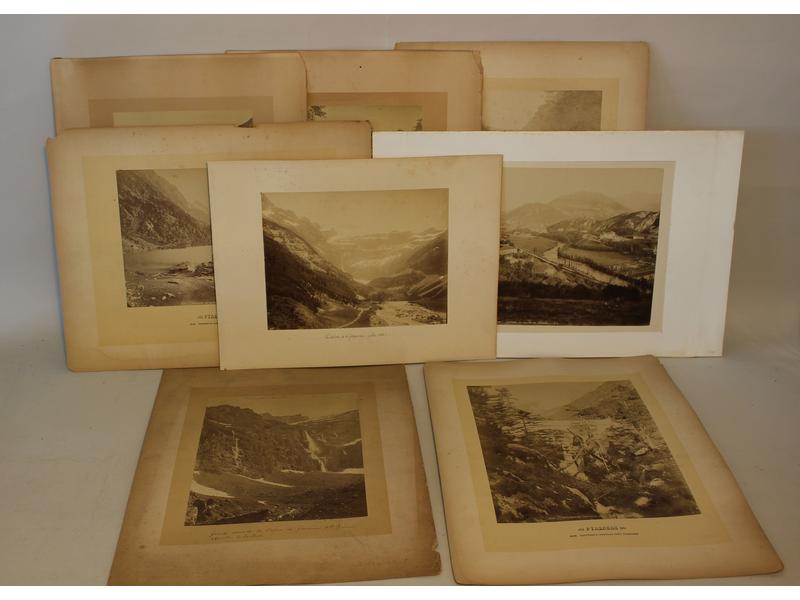 [PYRENEES] - 8 tirages albuminés vers 18...