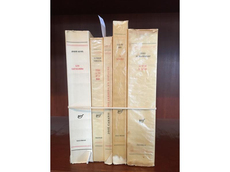 GALLIMARD, Réunion de 5 vol. brochés en édition...