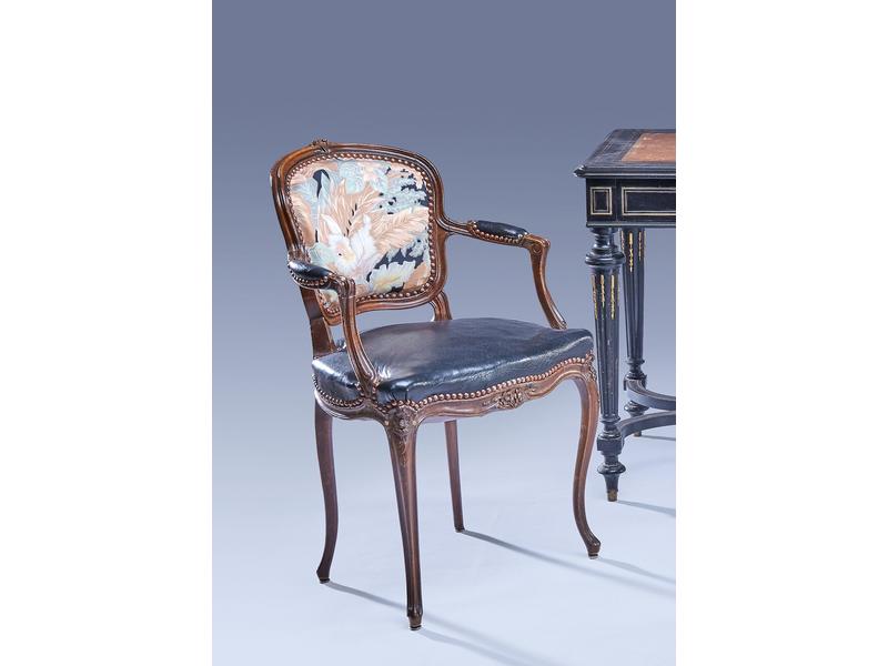 FAUTEUIL à dossier cabriolet chantourné en...