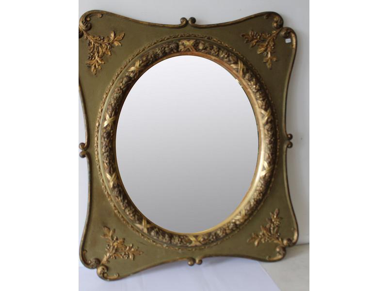 MIROIR OVALE dans un cadre rectangulaire...