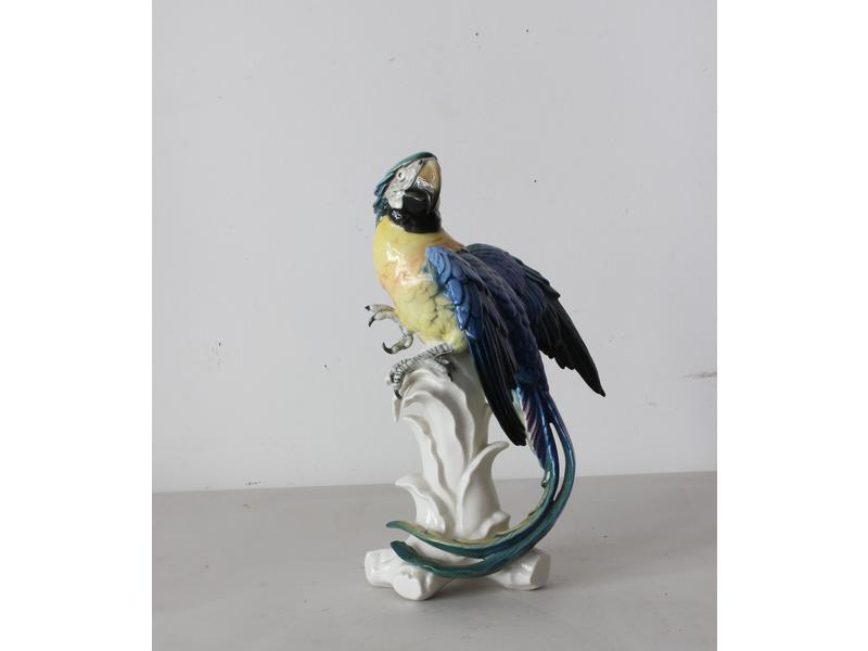 PERROQUET en porcelaine émaillée polychr...