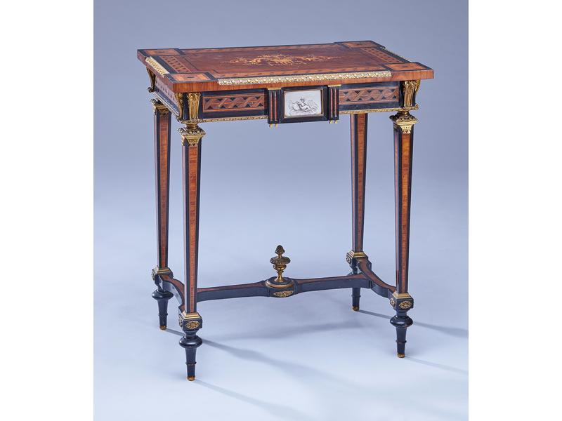 TABLE TRAVAILLEUSE  rectangulaire à ressaut...