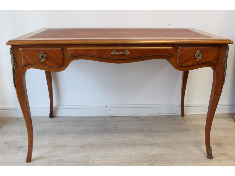 BUREAU PLAT rectangulaire en placage de bois...