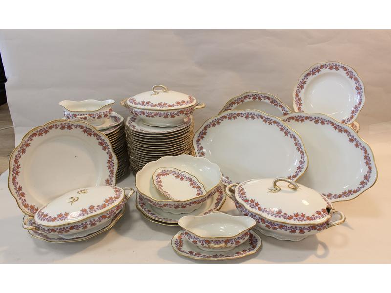 SEVICE DE TABLE en porcelaine émaillée à...