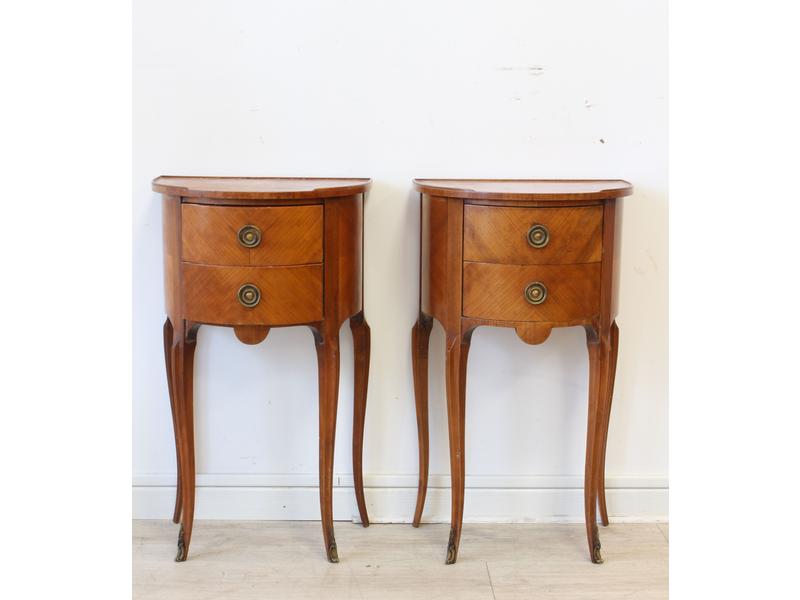 PAIRES DE TABLES DE CHEVETS demi-lune en...