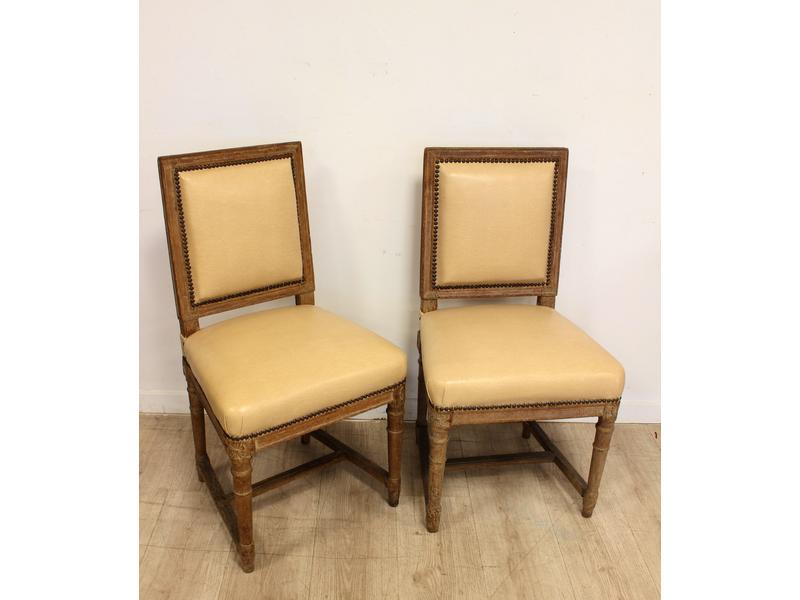 PAIRE DE CHAISES en hêtre à dossier plat...