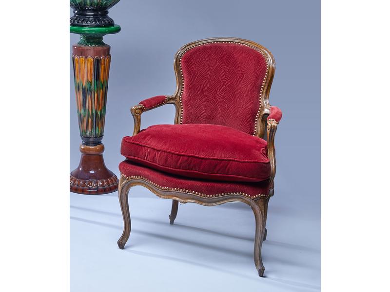 FAUTEUIL à dossier violonné et cabriolet...