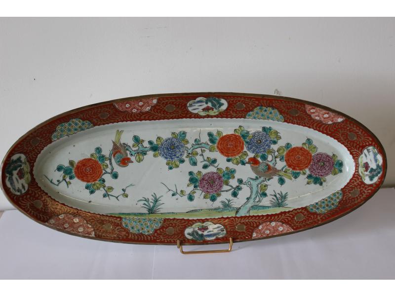 GRAND PLAT ovale à poisson en porcelaine...