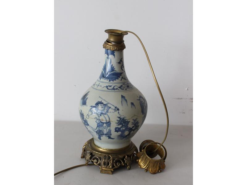 VASE balustre à long col en porcelaine en...
