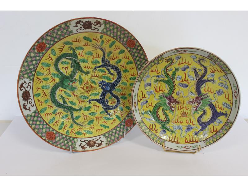 PLAT circulaire et COUPE sur talon en porcelaine...