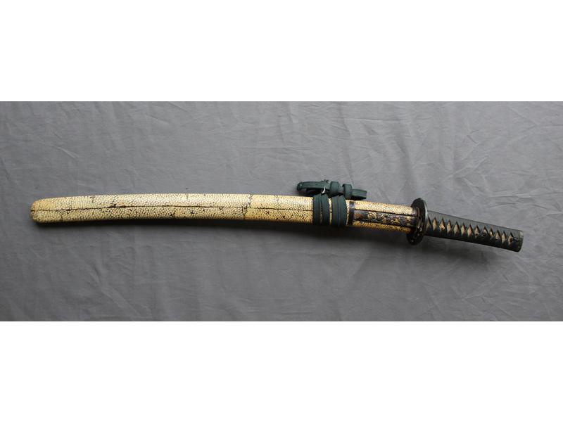 WAKIZASHI à lame à shinogi-zukuri et hamon...