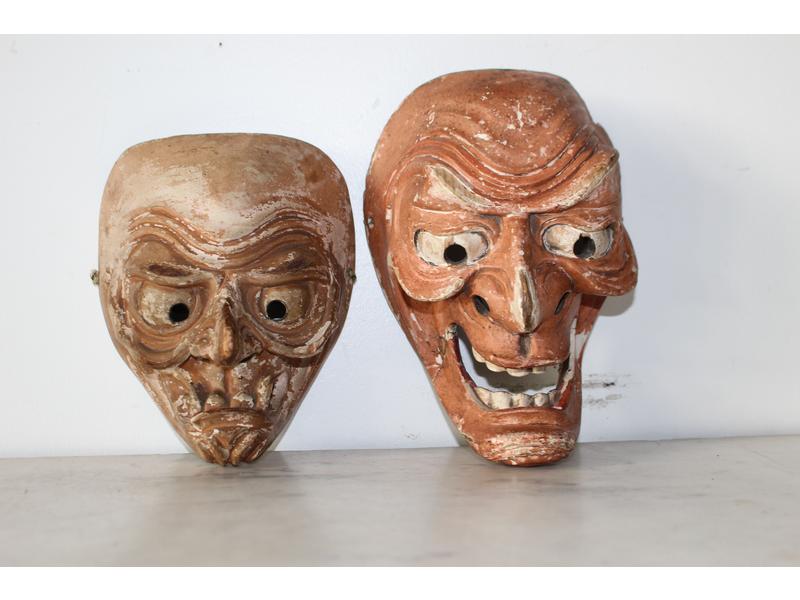 DEUX MASQUES DE THEATRE de type démoniaque,...