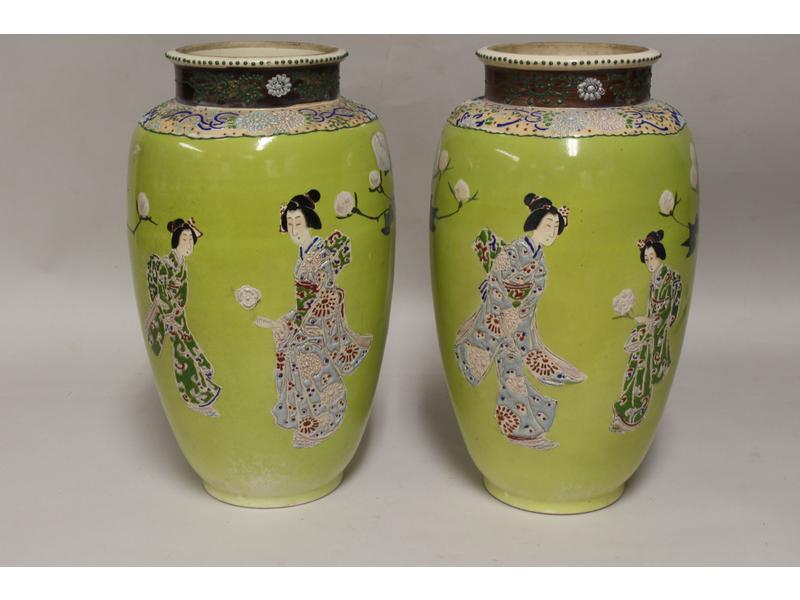 PAIRE DE VASES ovoïdes à col en grès émaillé...