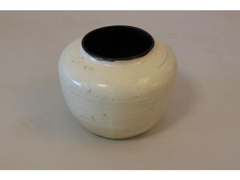 VASE de forme boule à col, en grès émaillé...