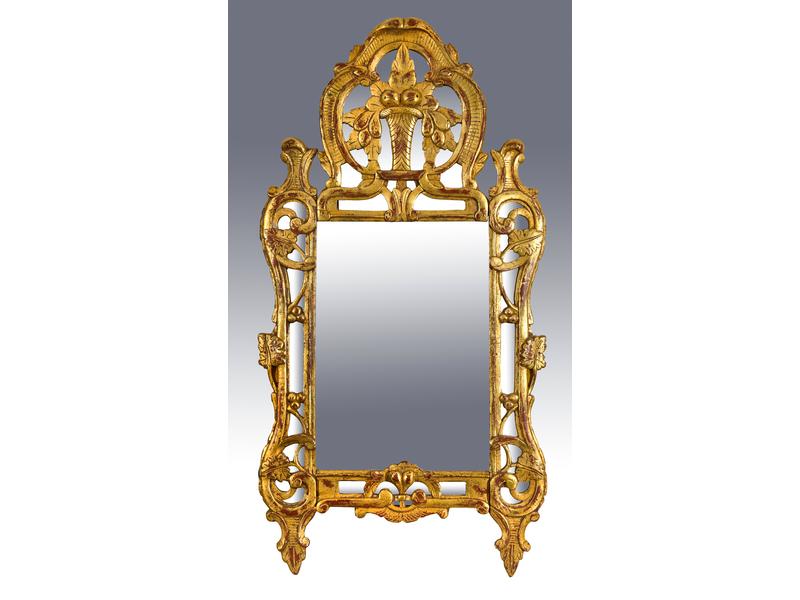 MIROIR rectangulaire à parecloses et fronton...