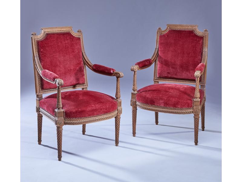 PAIRE DE FAUTEUILS à dossier plat en hêtre...