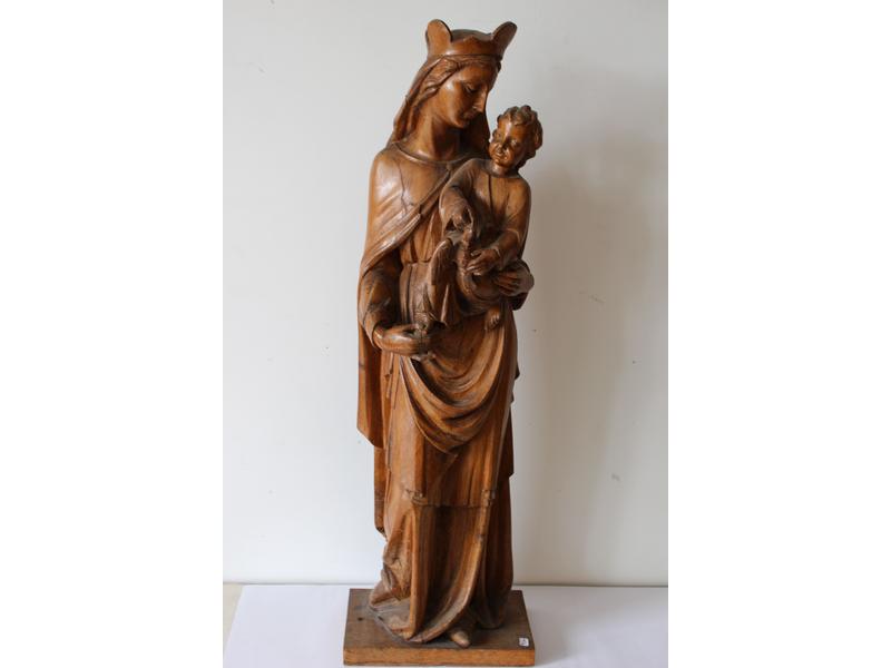 VIERGE COURONNEE A L'ENFANT NOURISSANT UNE...