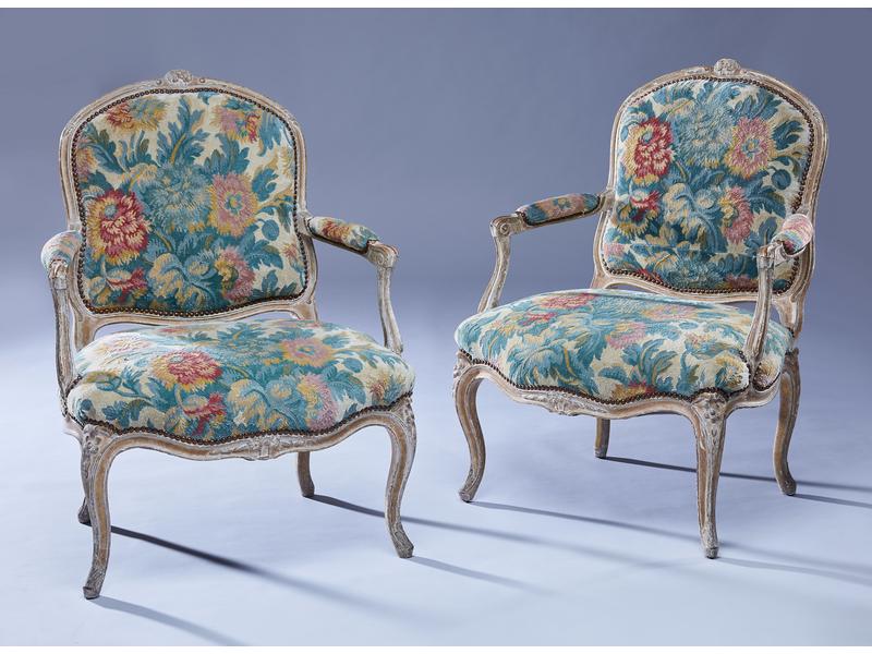 FAUTEUIL à dossier plat à la reine en hêtre...