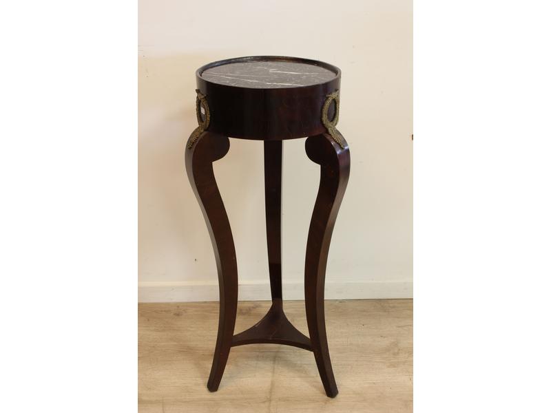 SELLETTE de forme tambour en placage d'acajou...