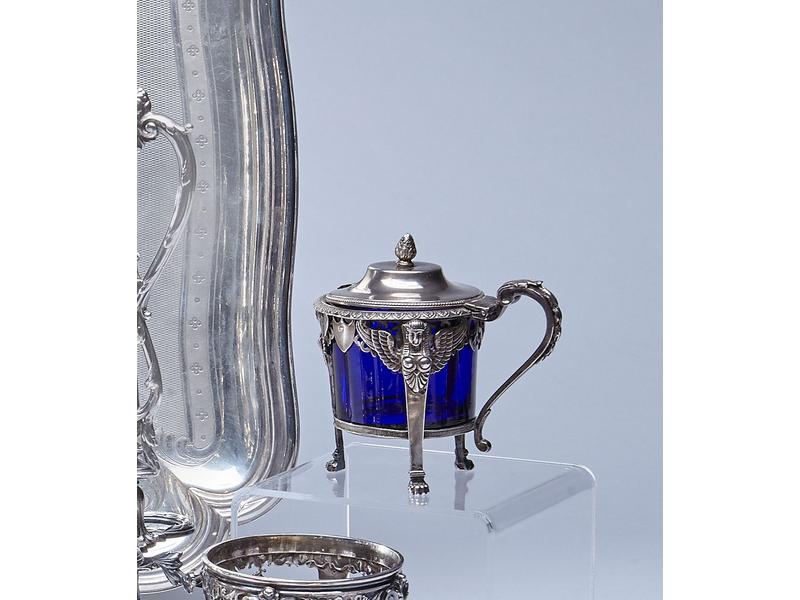 PETIT MOUTARDIER en argent ajouré à décor...