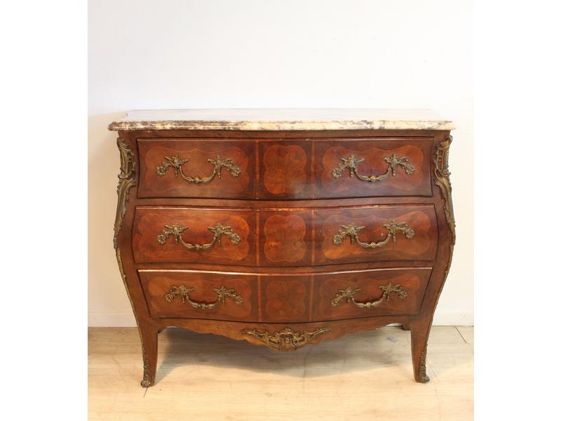 COMMODE galbée toutes faces en bois de placage,...