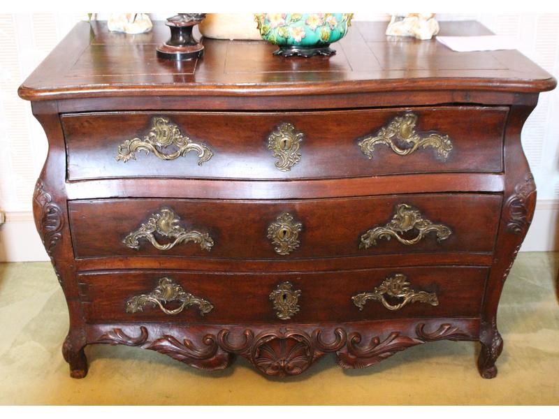 IMPORTANTE COMMODE galbée toutes faces en...