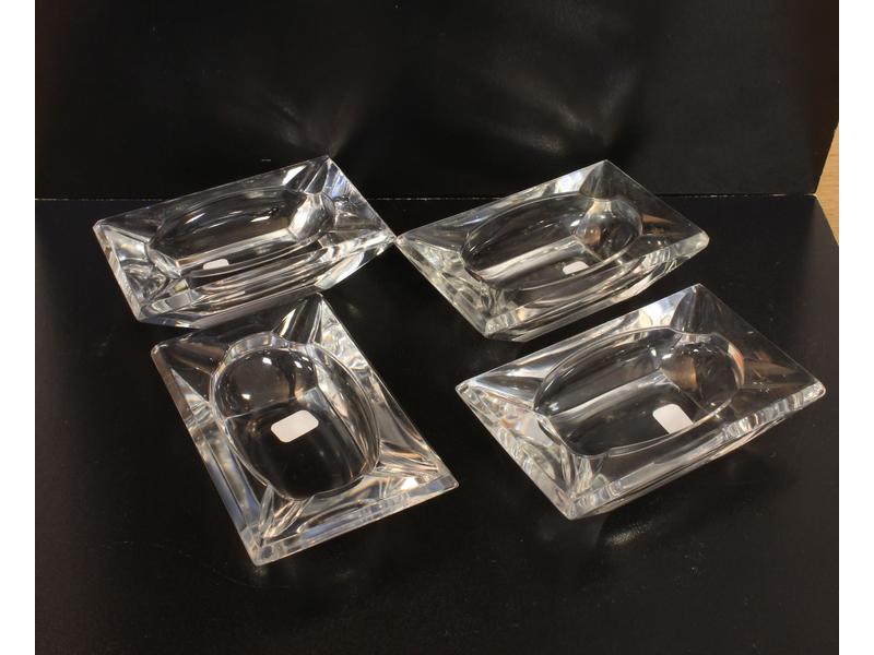 QUATRE CENDRIERS rectangulaires en crist...