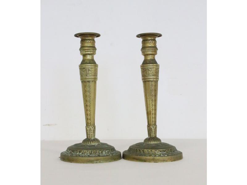 PAIRE DE FLAMBEAUX en bronze de forme balustre...