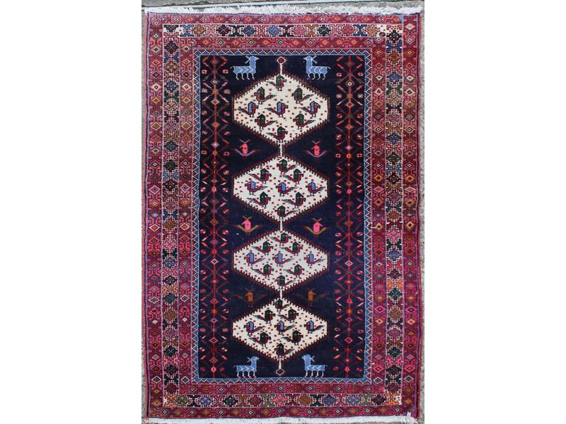 TAPIS en laine à décor de losanges avec oiseaux...