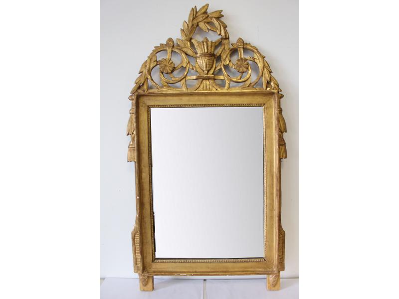MIROIR rectangulaire dans un cadre en bois...