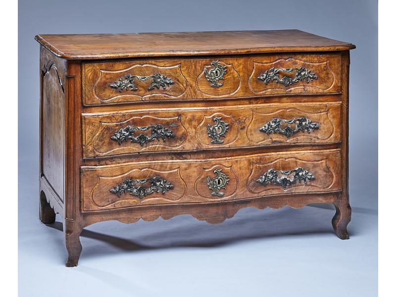 COMMODE rectangulaire en chêne mouluré à...