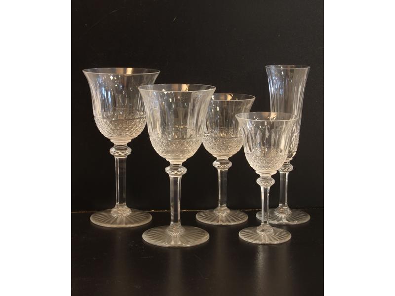 PARTIE DE SERVICE DE VERRES en cristal taillé...