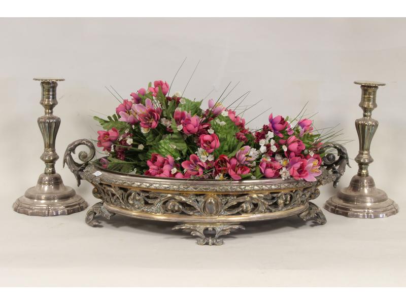 JARDINIERE ovale en bronze argenté à deux...