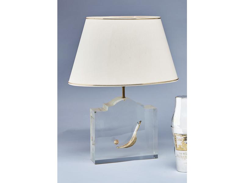 LAMPE à piétement en résine transparente...
