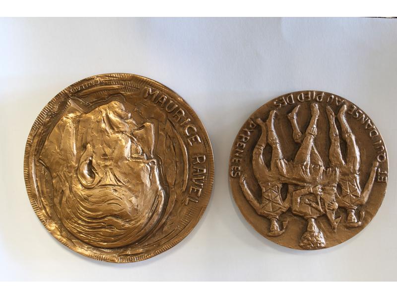 DEUX MEDAILLES en bronze, l'une représentant...