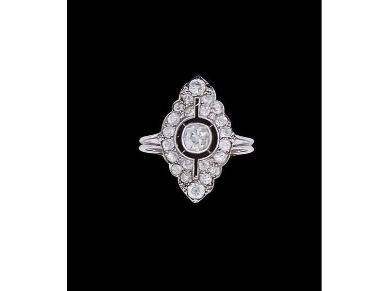 BAGUE de type marquise en or gris (18k),...