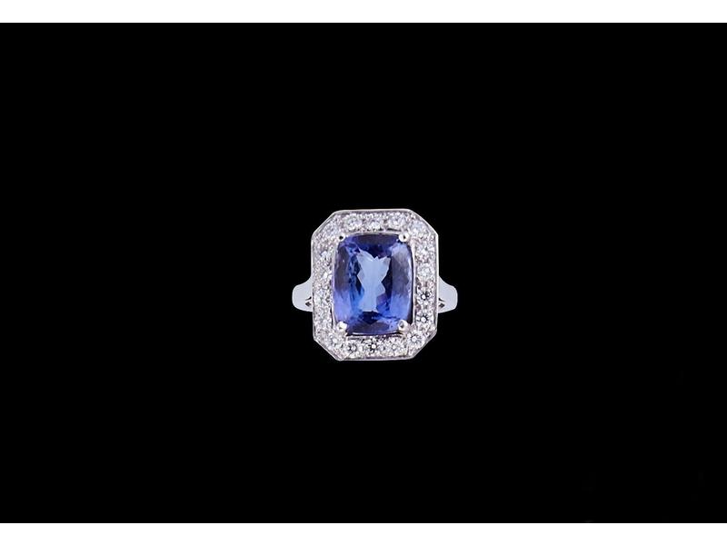 BAGUE en or blanc sertie d'une tanzanite...