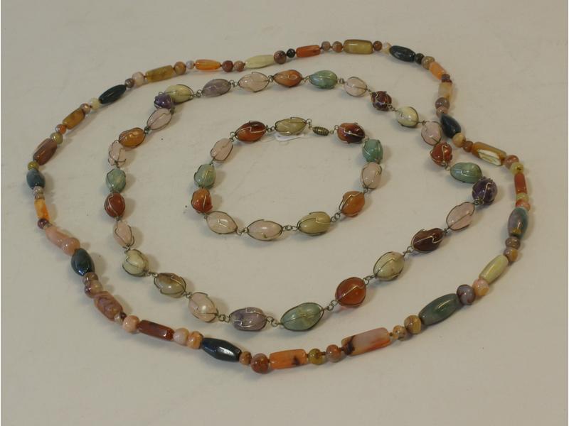TROIS COLLIERS en perles de pierres dures,...