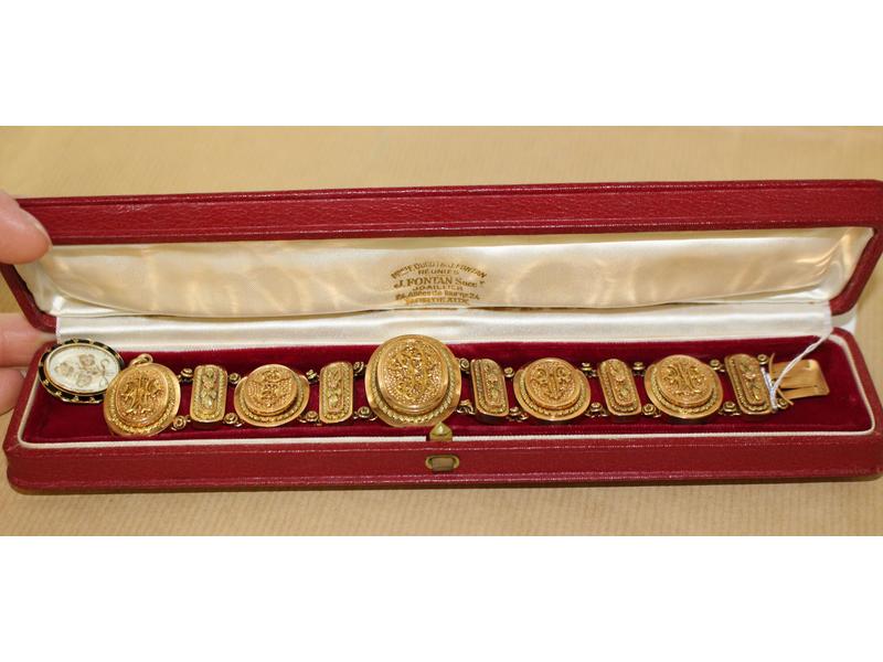 BRACELET en ors de couleurs (18K) à cinq...