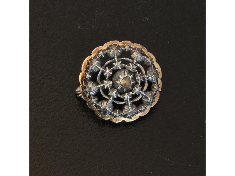 BROCHE RONDE en argent (778e) sertie de diamants...
