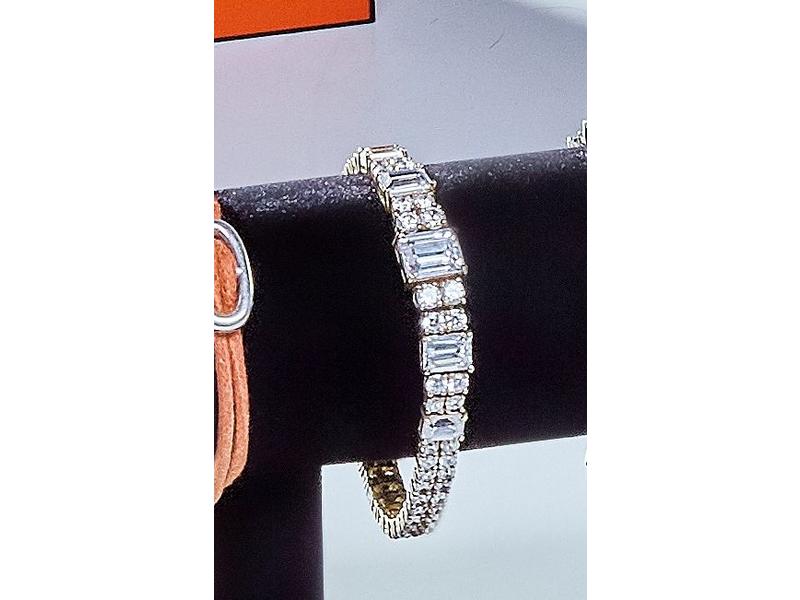 BRACELET articulé en argent doré serti de...