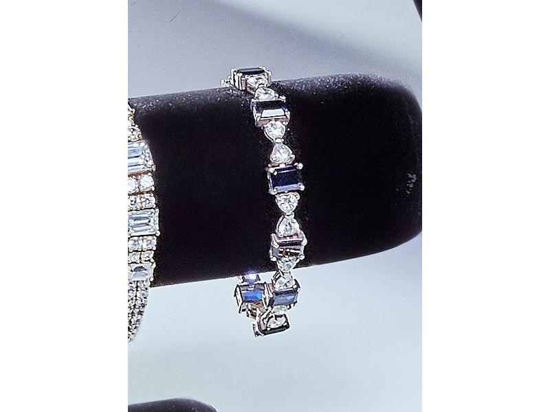 BRACELET en argent à maillons formés d'une...