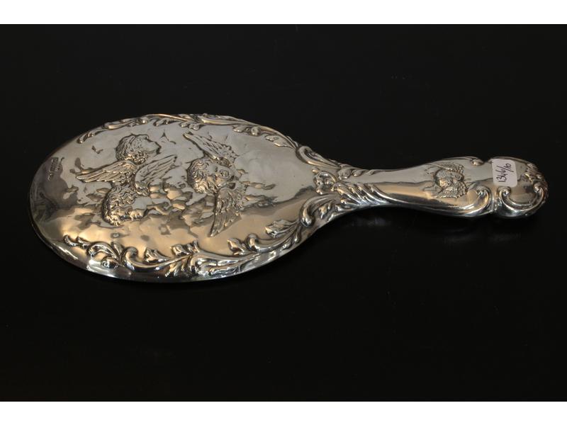 MIROIR A MAIN en argent anglais à décor de...